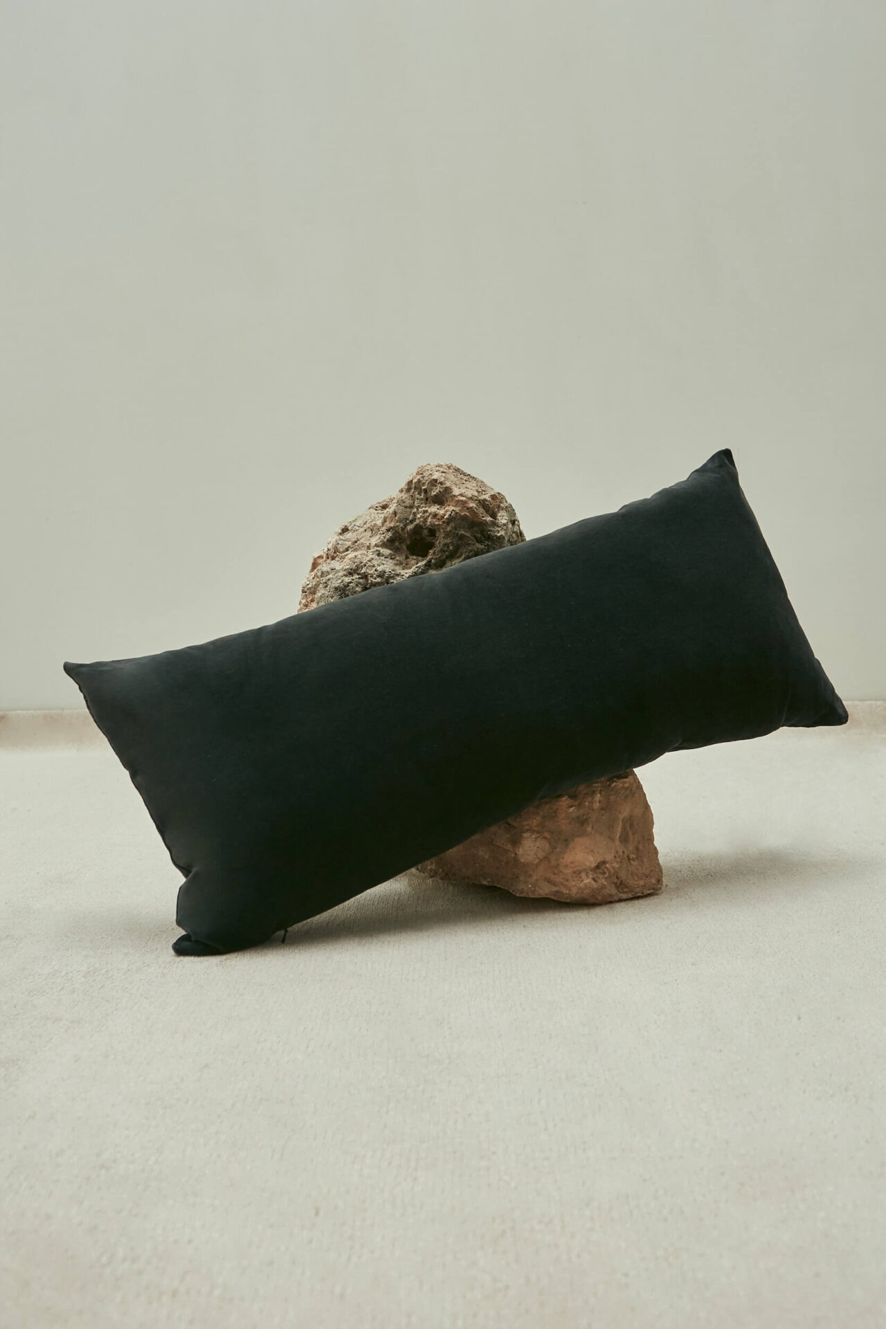 Bardana cushion dark grey